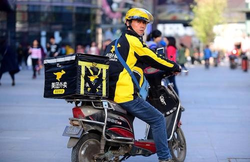 高校外卖堆积外卖员称月入两三万外卖员月收入多少钱 第2张