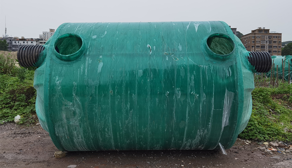 化粪池清理车多少钱一车？——聚焦绿环玻璃钢化粪池清理车 第3张